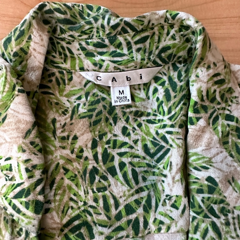 🌺 2/$20 Cabi Faux Wrap Dress M 280 Green Leaf Print 3/4 Sleeve Multicolor - Picture 3 of 8